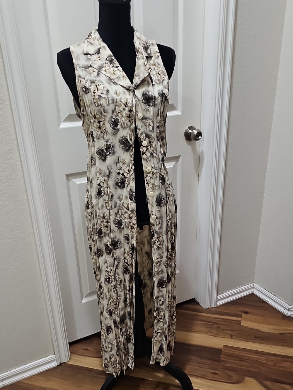 Sleeveless Floral Long Duster Vest - Cream & Brown.  Size 10